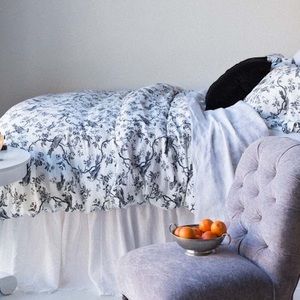 NWOT Bella Notte Linen Bird Toile Duvet Cover